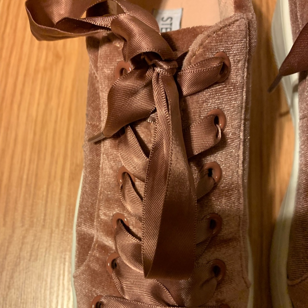 Steve Madden Sneakers - Picture 3 of 6